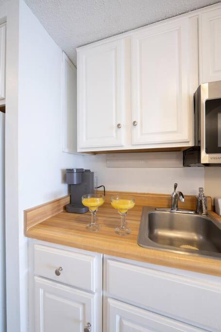 Royal Retreat-Amazing View-King Bed-1 Bedroom-Full Kitchen-Free Parking-Self Check-In Myrtle Beach Dış mekan fotoğraf